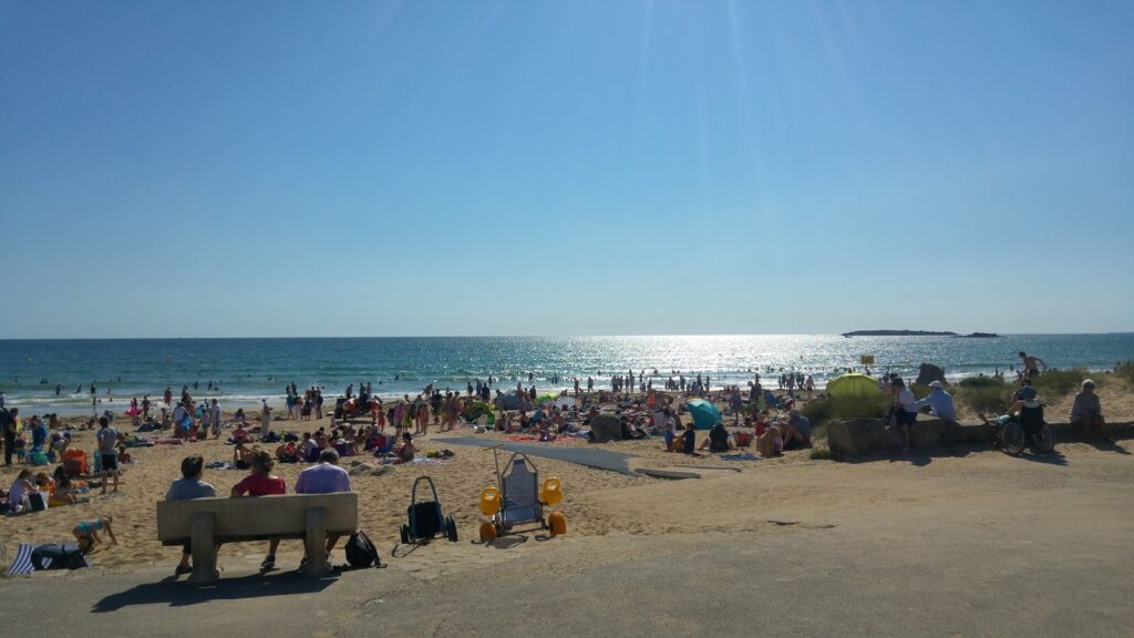Plage de Kerhilio Accessible fauteuil roulant roue libre plage bretagne